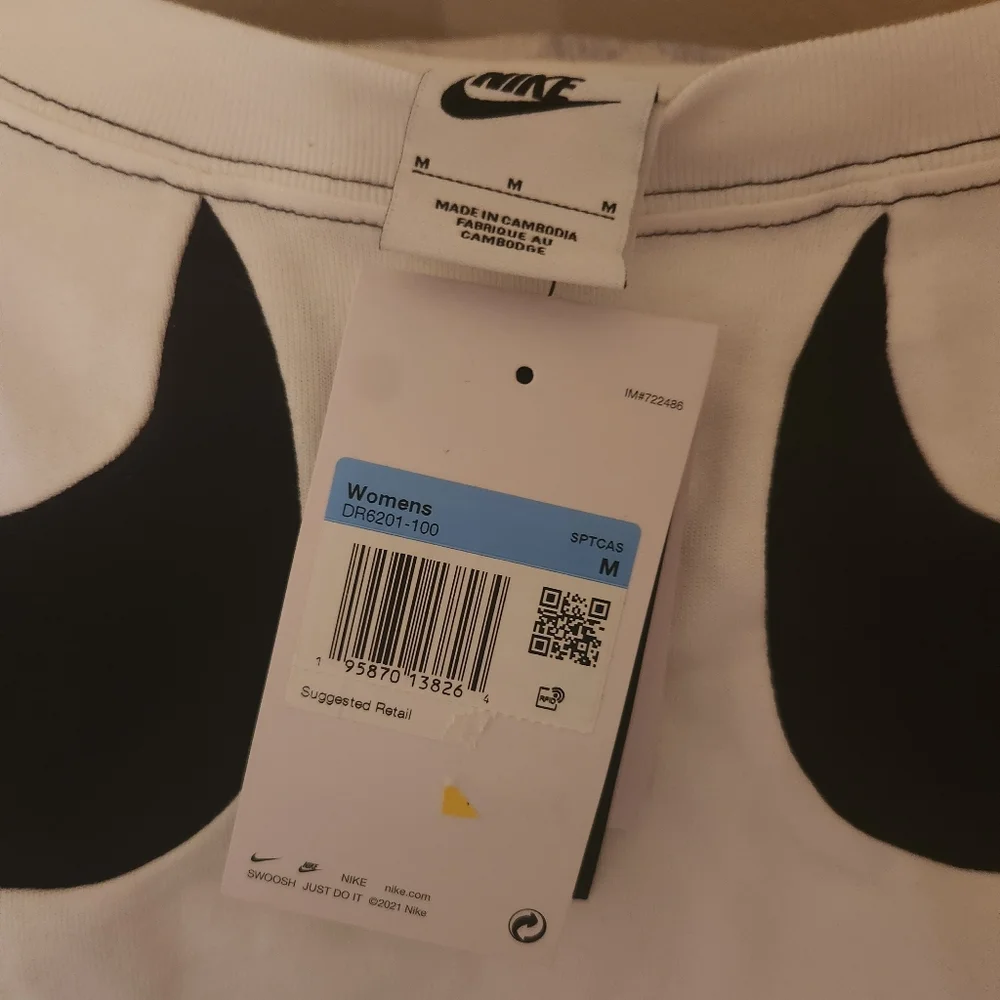 Nike Big Double Swoosh Sportscaster DR6201 Cropped Top White Black NEW - Picture 8 of 9